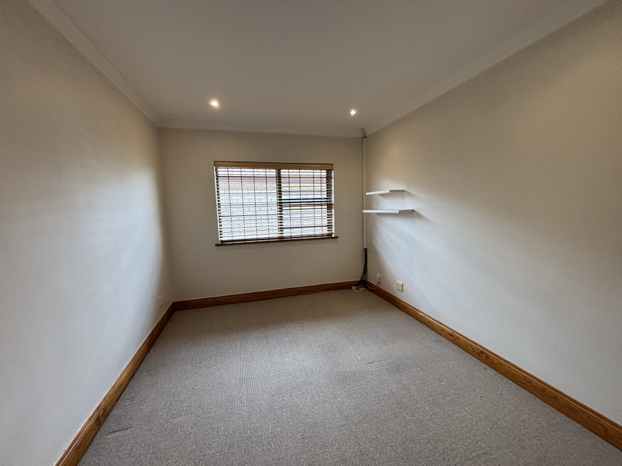 To Let 4 Bedroom Property for Rent in Summerstrand Eastern Cape